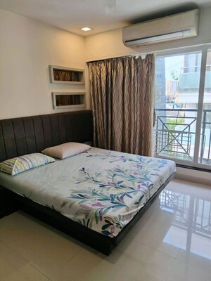 Bedroom in 2 BHK Apartment at Laxmi Vihar Khar, Khar West – for Rent