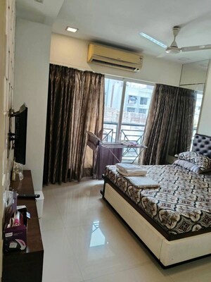 Bedroom in 2 BHK Apartment at Laxmi Vihar Khar, Khar West – for Rent