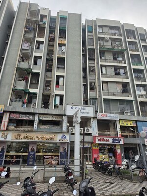 Shop For Sale in Bapunagar