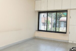 Room in 2 BHK Apartment at Vrindavan Complex Kothrud, Kothrud – for Sale