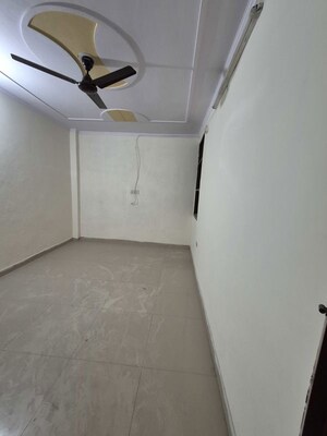 Room in 2.5 BHK Builder Floor at Mayur Vihar – for Rent