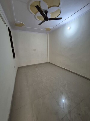 Room in 2.5 BHK Builder Floor at Mayur Vihar – for Rent