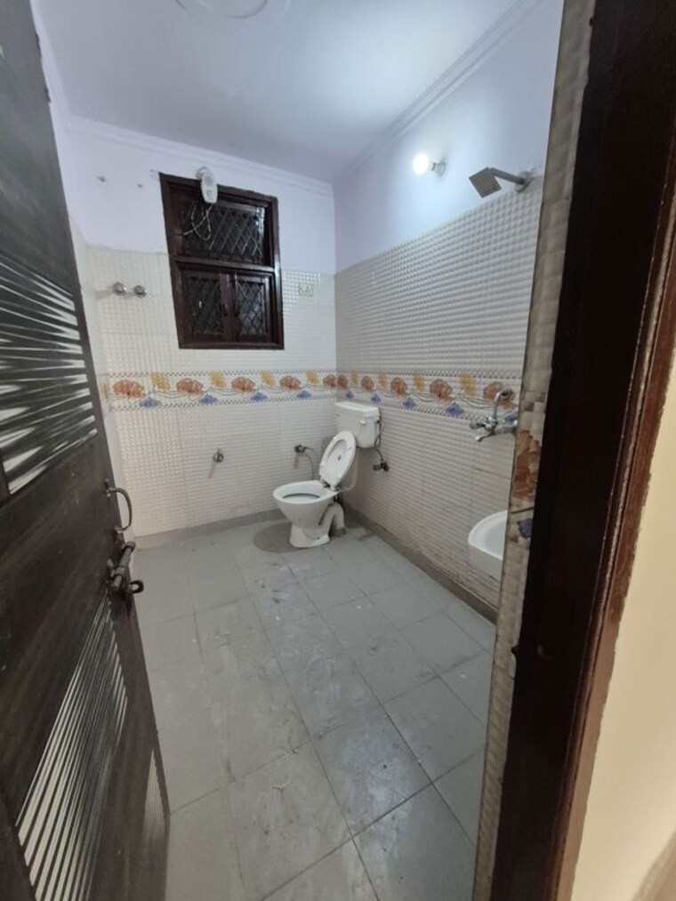 Attached Bathroom, mayur vihar 2.5 Bedroom 775 Sq.Ft. Builder Floor In Mayur Vihar Delhi 10705770