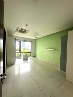 Room in 4 BHK Apartment at Jayabheri The Peaks, Narsingi – for Rent