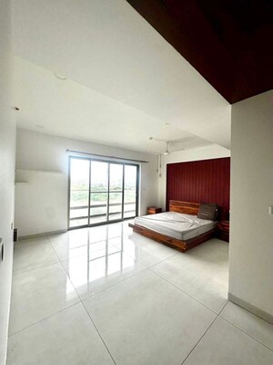 Room in 4 BHK Apartment at Jayabheri The Peaks, Narsingi – for Rent