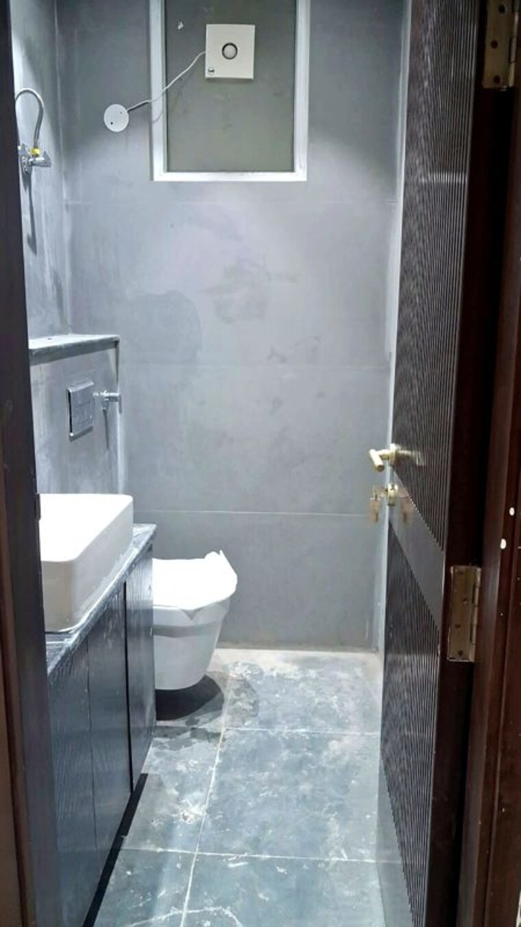 Bathroom, green park extension 4 Bedroom 2800 Sq.Ft. Apartment In Green Park Extension Delhi 10705809