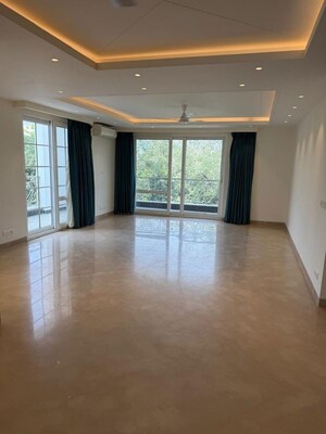 Room in 4 BHK Apartment at Panchsheel Enclave – for Rent
