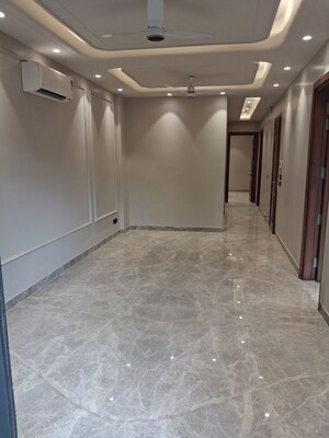 Room in 4 BHK Apartment at Panchsheel Enclave – for Rent