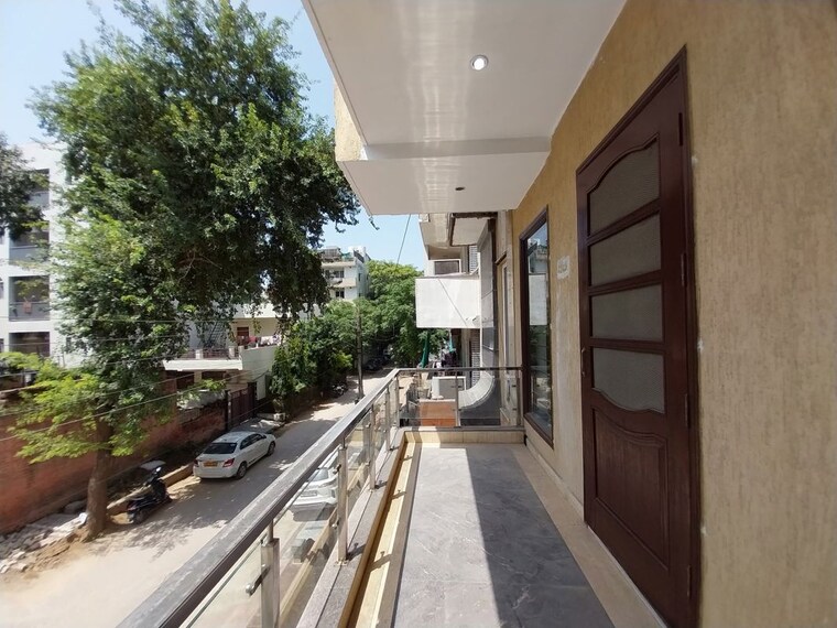 Balcony, sector 45 3 Bedroom 275 Sq.Yd. Builder Floor In Sector 45 Gurgaon 10705878