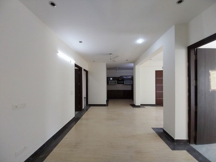Hall, sector 45 3 Bedroom 275 Sq.Yd. Builder Floor In Sector 45 Gurgaon 10705878