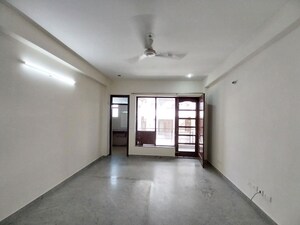 Room in 3 BHK Builder Floor at Sector 45 – for Rent
