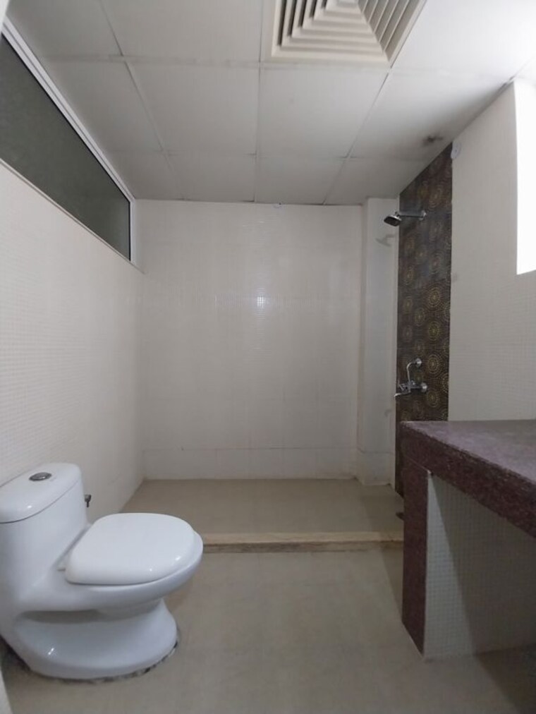 Bathroom, sector 45 3 Bedroom 275 Sq.Yd. Builder Floor In Sector 45 Gurgaon 10705878