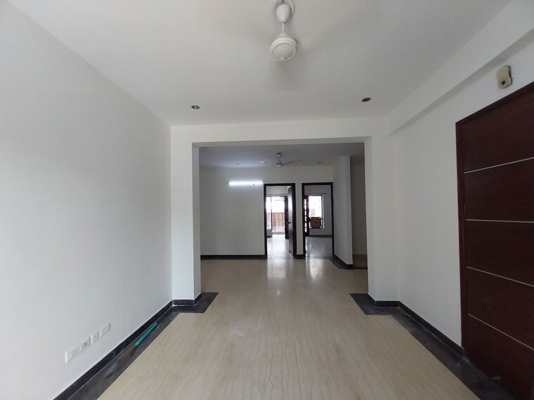Hall, sector 45 3 Bedroom 275 Sq.Yd. Builder Floor In Sector 45 Gurgaon 10705878