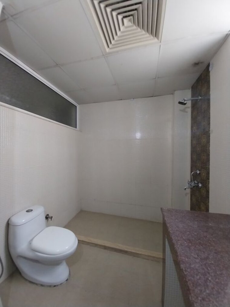 Bathroom, sector 45 3 Bedroom 275 Sq.Yd. Builder Floor In Sector 45 Gurgaon 10705878