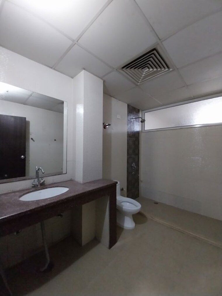 Bathroom, sector 45 3 Bedroom 275 Sq.Yd. Builder Floor In Sector 45 Gurgaon 10705878