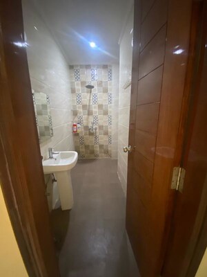 Building Lobby in 4 BHK Builder Floor at Sector 38 – for Rent