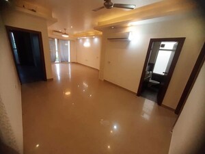 Room in 3.5 BHK Apartment at Ardee City Palm Grove Heights, Sector 52 – for Rent
