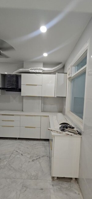 Kitchen in 4 BHK Builder Floor at Sector 43 – for Rent