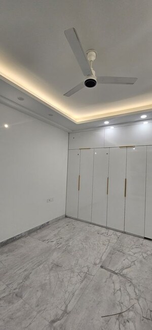 Room in 4 BHK Builder Floor at Sector 43 – for Rent