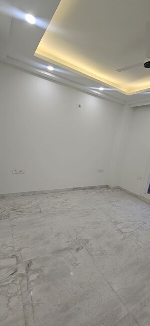 Room in 4 BHK Builder Floor at Sector 43 – for Rent