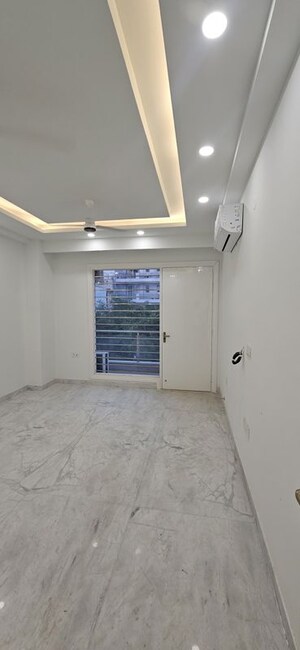 Room in 4 BHK Builder Floor at Sector 43 – for Rent