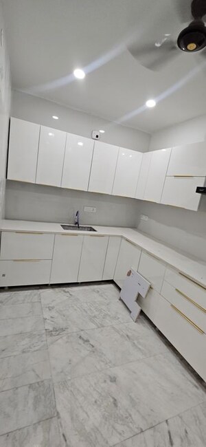 Kitchen in 4 BHK Builder Floor at Sector 43 – for Rent