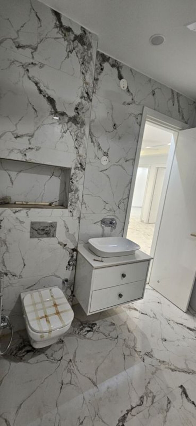 Bathroom, sector 43 4 Bedroom 263 Sq.Yd. Builder Floor In Sector 43 Gurgaon 10705914