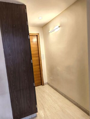 Building Lobby in 4 BHK Builder Floor at Sector 38 – for Rent