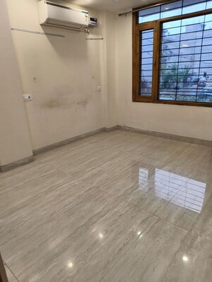 Room in 4 BHK Builder Floor at Sector 38 – for Rent