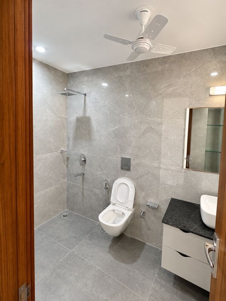 Bathroom, sector 57 3 Bedroom 250 Sq.Ft. Builder Floor In Sector 57 Gurgaon 10706142