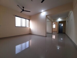 Room in 1 BHK Apartment at Goregaon East – for Rent