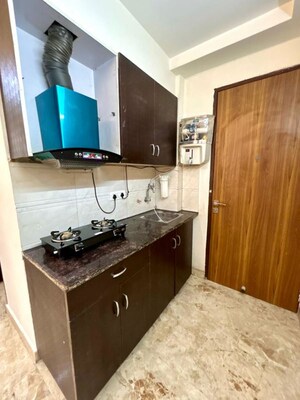 Kitchen in 1 BHK Builder Floor at Sector 40 – for Rent
