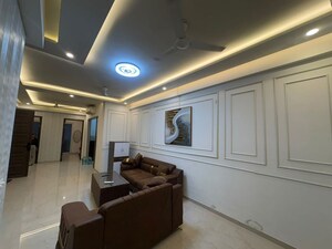 Living Room in 3 BHK Builder Floor at Sector 61 – for Rent