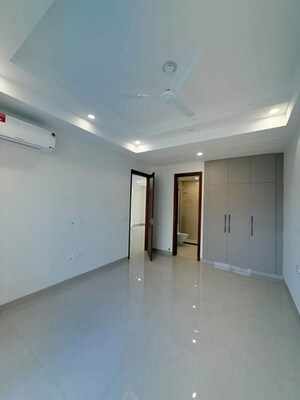 Room in 3 BHK Apartment at BPTP Amstoria, Sector 102 – for Sale