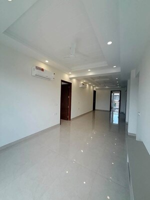 Building Lobby in 3 BHK Apartment at BPTP Amstoria, Sector 102 – for Sale
