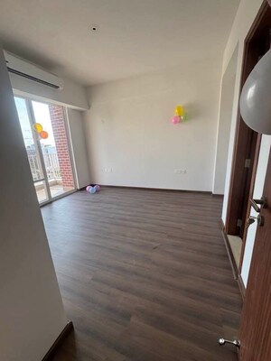 Room in 3 BHK Apartment at BPTP Amstoria, Sector 102 – for Sale