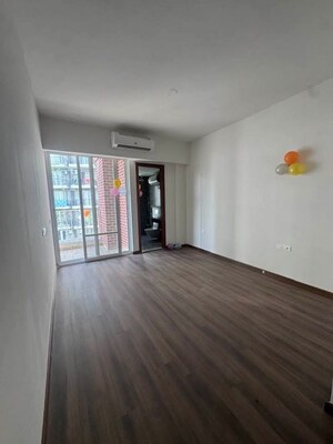 Room in 3 BHK Apartment at BPTP Amstoria, Sector 102 – for Sale