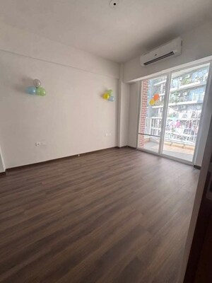 Room in 3 BHK Apartment at BPTP Amstoria, Sector 102 – for Sale