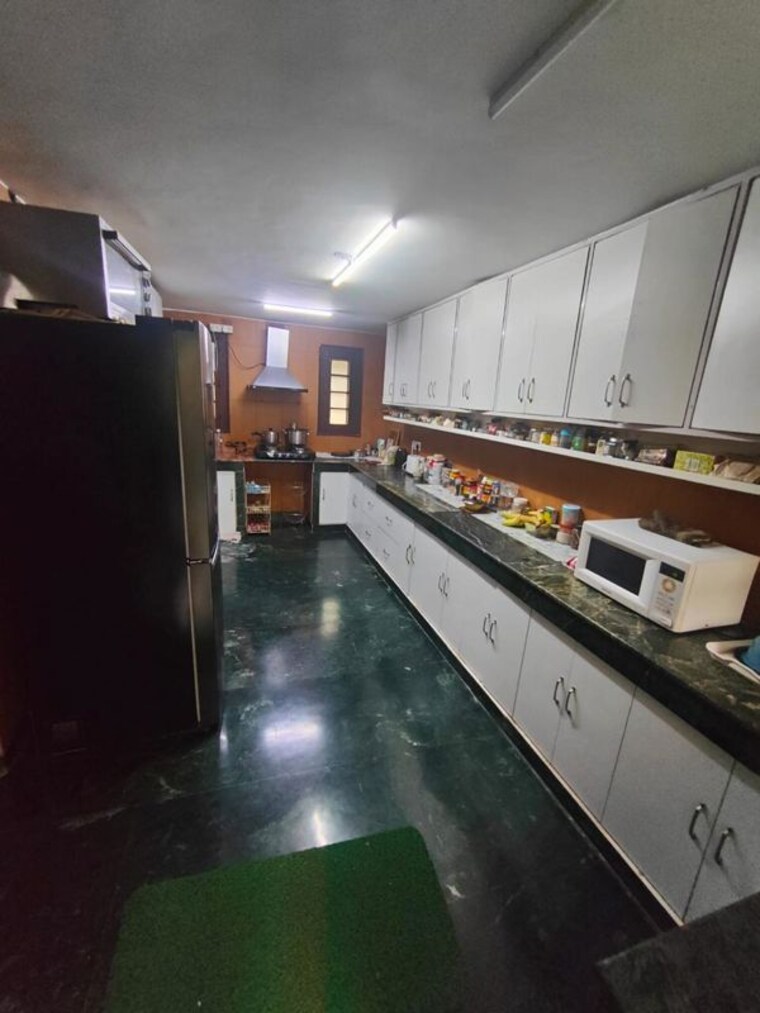 Kitchen, vasant vihar 5 Bedroom 1200 Sq.Yd. Independent House In Vasant Vihar Delhi 10706274