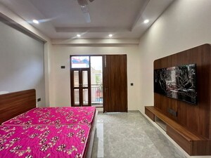 Bedroom in 1 BHK Builder Floor at Sector 40 – for Rent