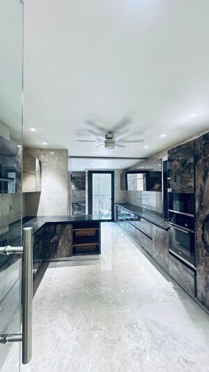 Balcony in 6 BHK Independent House at Safdarjung Enclave – for Sale