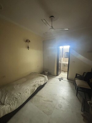 Room in 3 BHK Apartment at Neb Sarai – for Rent