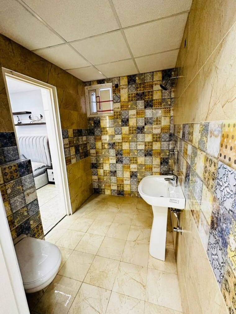 Attached Bathroom, sector 115 3 Bedroom 1650 Sq.Ft. Apartment In Sector 115 Mohali 10706317