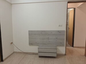 Room in 2 BHK Apartment at Andheri West – for Rent