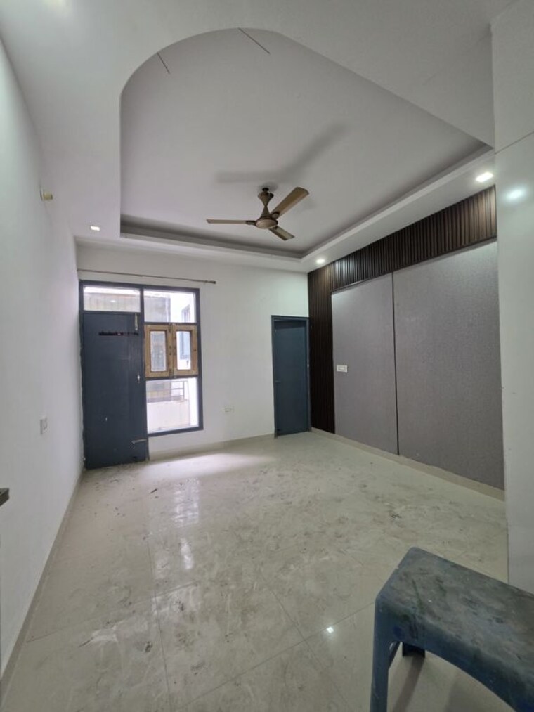 Room, gazipur 3 Bedroom 110 Sq.Yd. Apartment In Gazipur Zirakpur 10706324