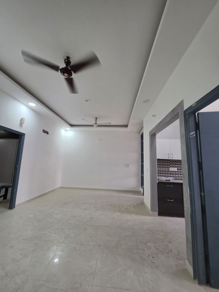 Room, gazipur 3 Bedroom 110 Sq.Yd. Apartment In Gazipur Zirakpur 10706324