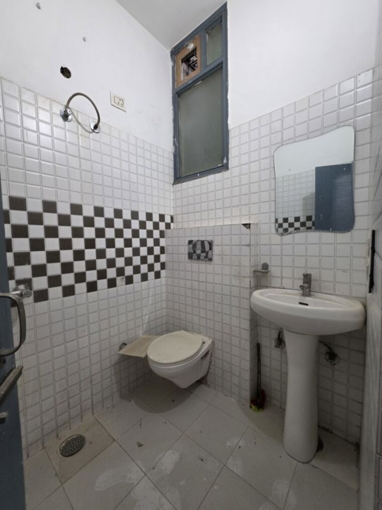 Attached Bathroom, gazipur 3 Bedroom 110 Sq.Yd. Apartment In Gazipur Zirakpur 10706324