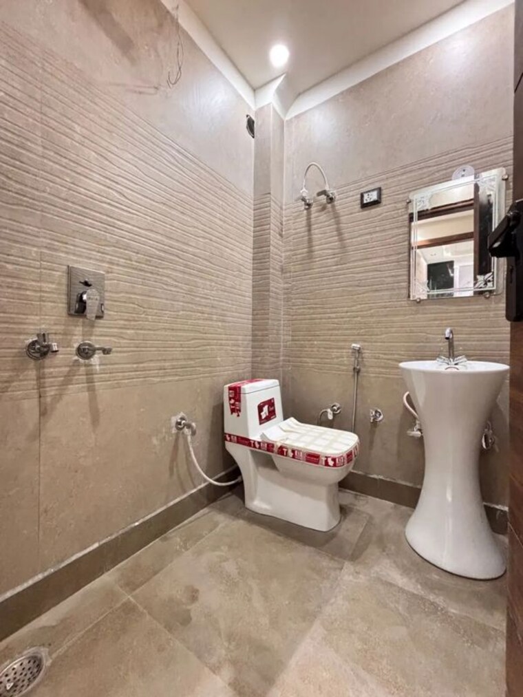 Bathroom, uttam nagar 3 Bedroom 915 Sq.Ft. Builder Floor In Uttam Nagar Delhi 10706330