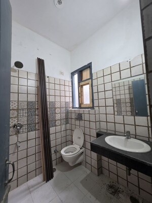 Balcony in Studio Builder Floor at Milton Tower, Vip Road – for Rent