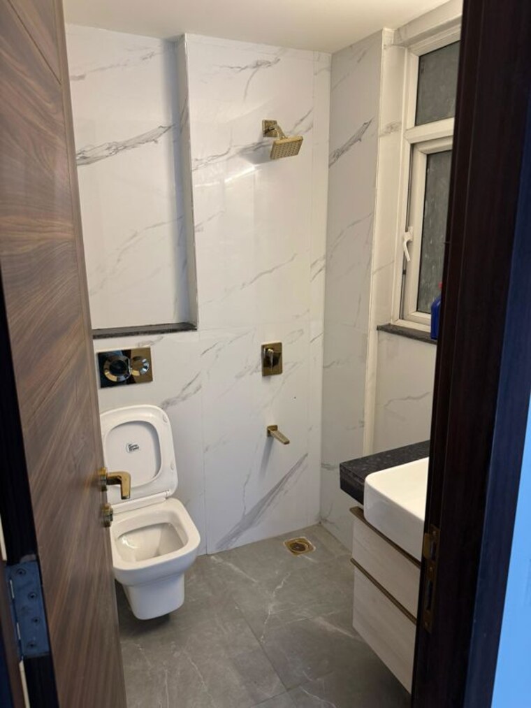 Bathroom, smart-world-orchard 3 Bedroom 1680 Sq.Ft. Apartment In Sector 61 Gurgaon 10704542